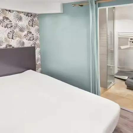 Sunny Old Town Apartment Nice