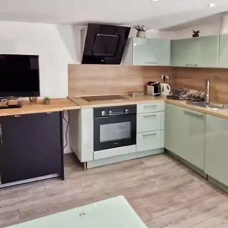 Sunny Old Town ניס