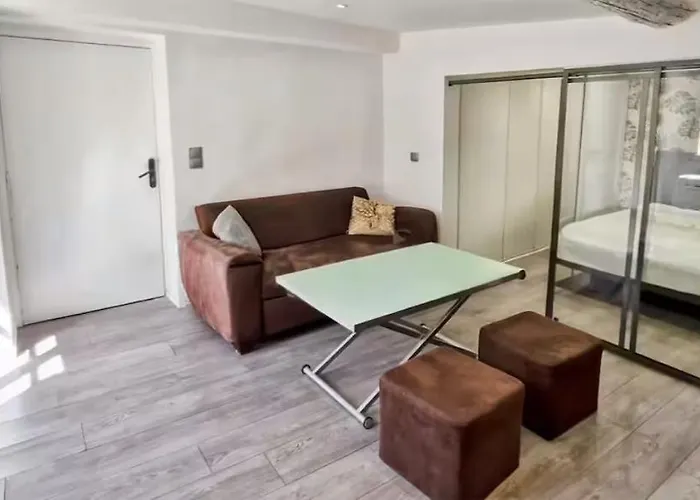 Sunny Old Town Apartment